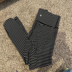 Striped Lululemon Wonder Under Leggings/ Size 2 I’m excellent condition